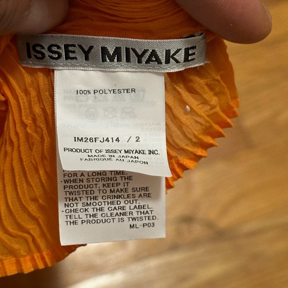 ISSEY MIYAKE
CHIFFON TWIST 3 TOP 
215200